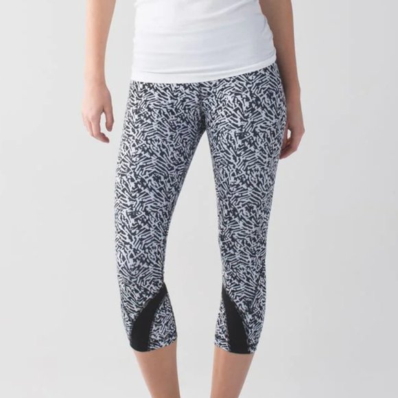 LULULEMON Athletica Black White Leggings With Lululemon Bag - Picture 3 of 16